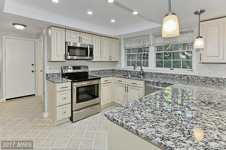 1st image of 15335 Edgehill Dr