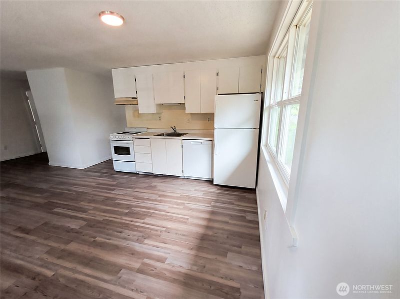 2nd image of 494 Inlet Avenue NW