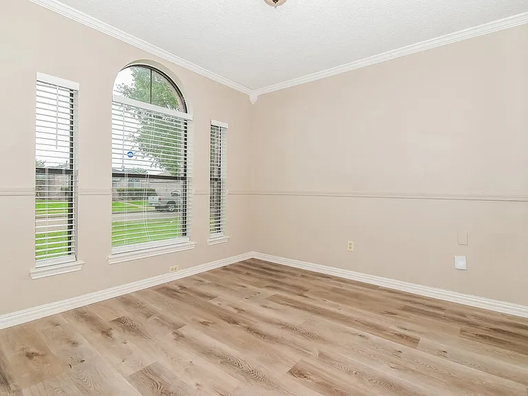 1411 Sandalwood Dr — Photo 14