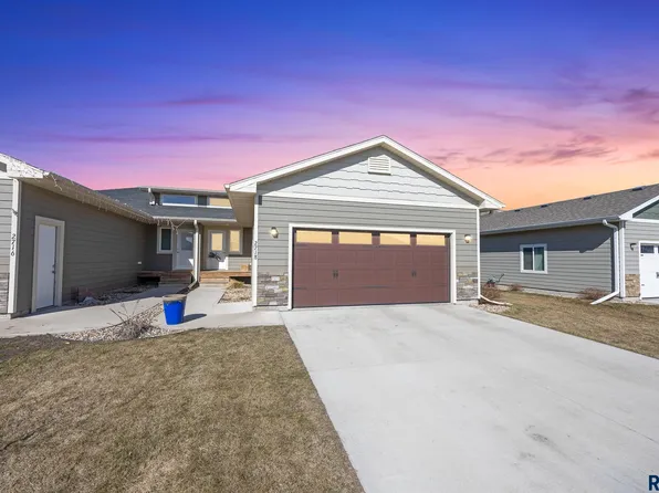 2718 E Sunburst Dr, Brandon, SD 57005