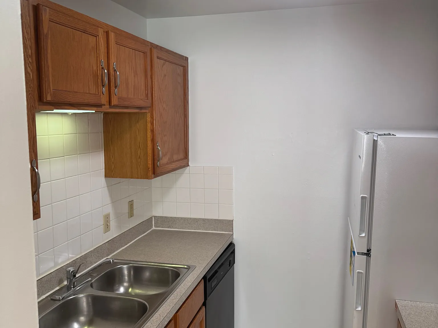 2 bed, 742 sqft, $1,000 — Photo 4