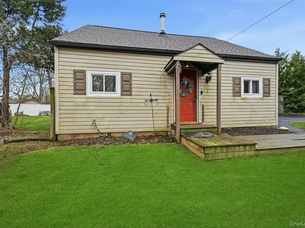 20 Wheat Path Road W, Mount Sinai, NY 11766