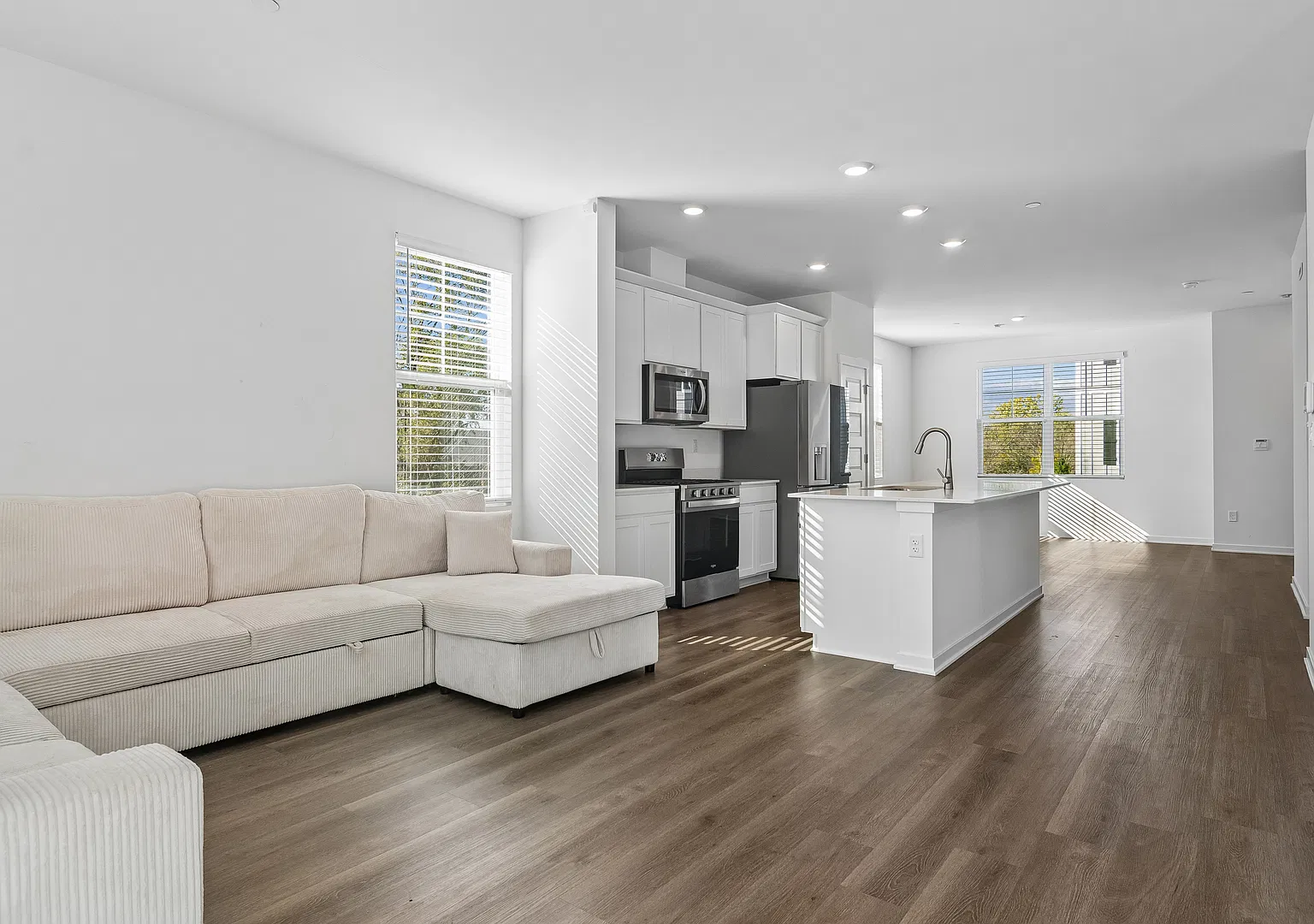3 bed, 2.5 bath, 1798 sqft, $3,500 — Photo 4
