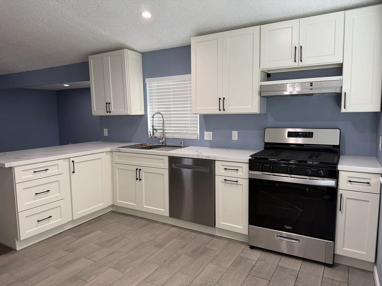 3 bed, 1100 sqft, $1,995 — Photo 3