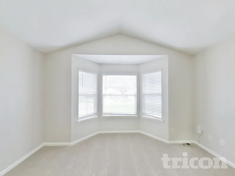 1854 Mackenzie Ct N — Photo 6