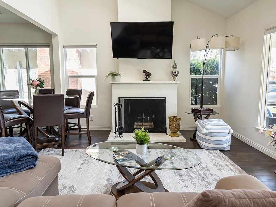 LIVING ROOM & DINING AREA