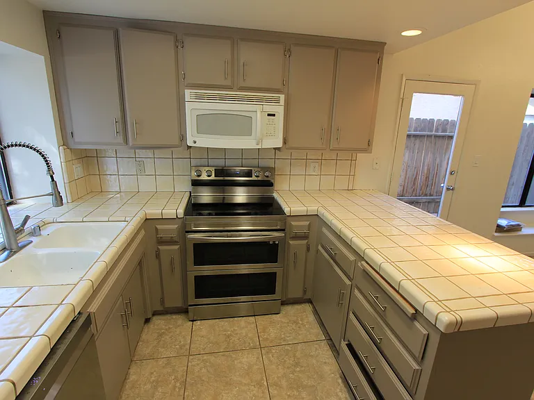 4209 Ryder Ln — Photo 3