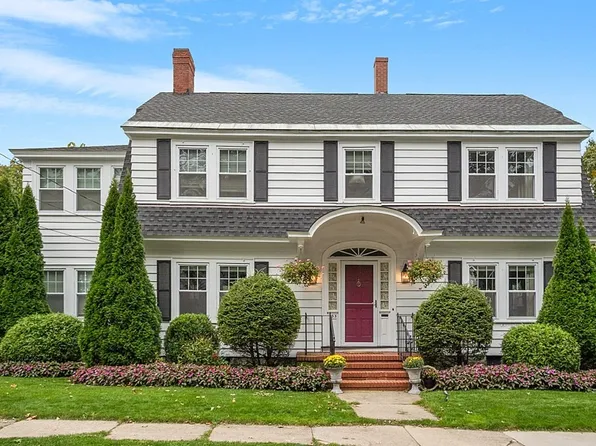 133 Parkview Ave, Lowell, MA 01852