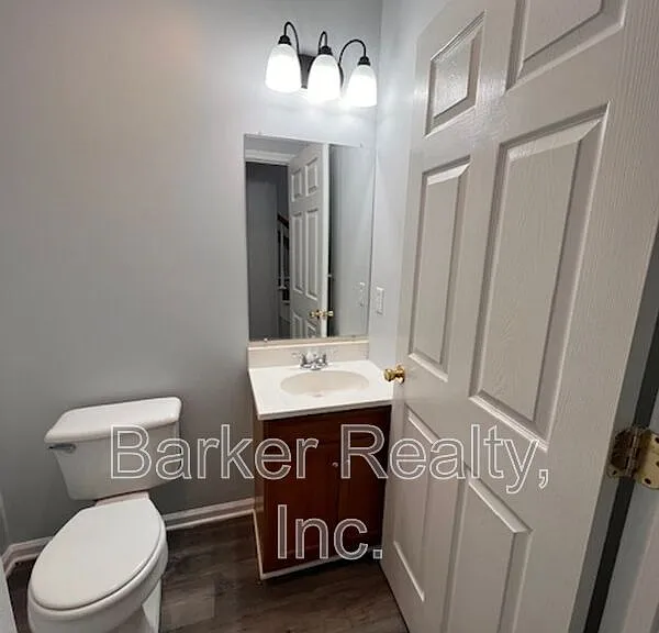 606B E Martin St — Photo 12