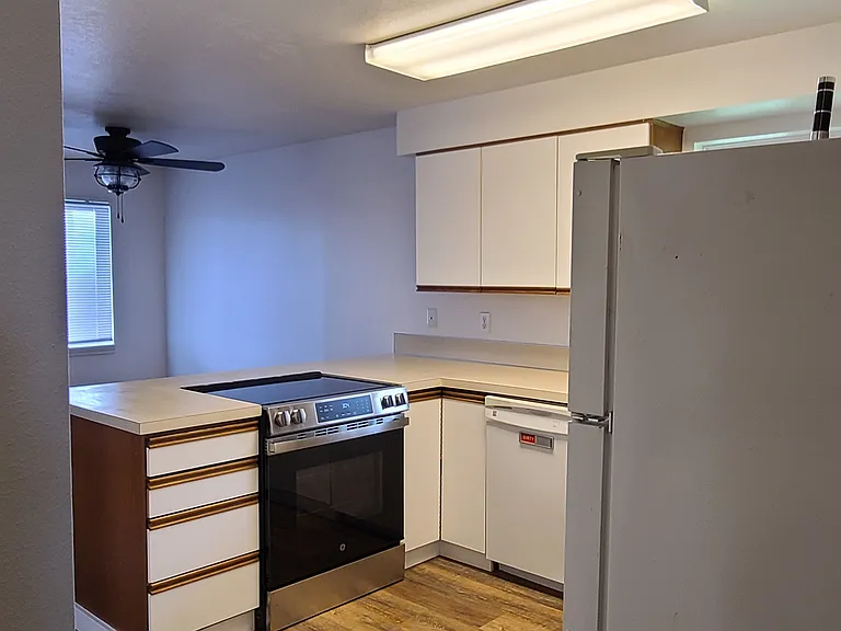 442 SW Coast Ave #442 — Photo 5