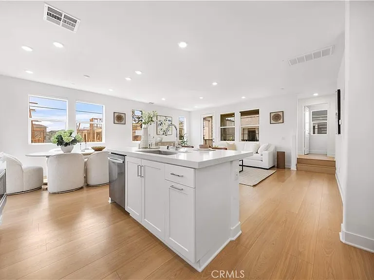 1221 Windmill Ln — Photo 11