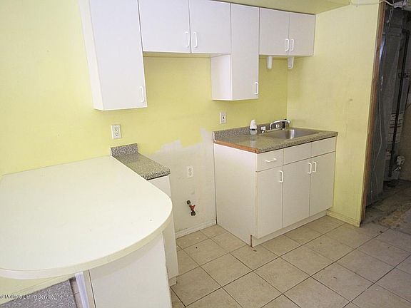 5th image of 15 N Burgher Ave