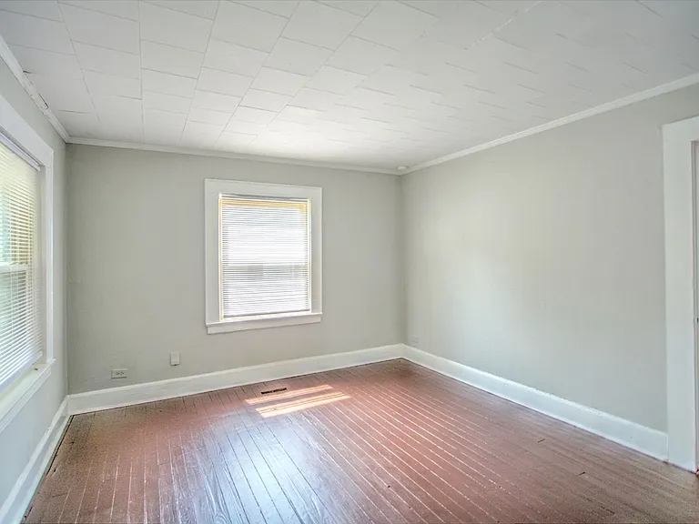 1011 E Ellerbee St #A — Photo 3