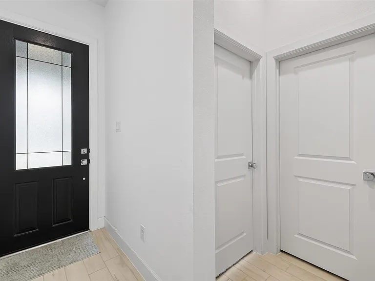 211 Amaranth Way — Photo 4