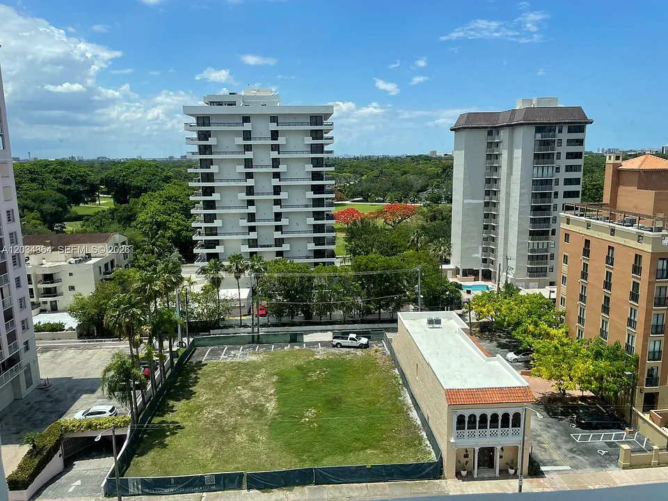 700 Biltmore Way #1015