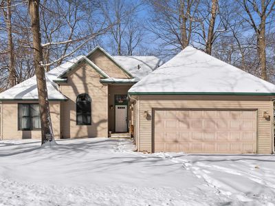 6485 Woodland Rd, Whitmore Lake, MI, 48189