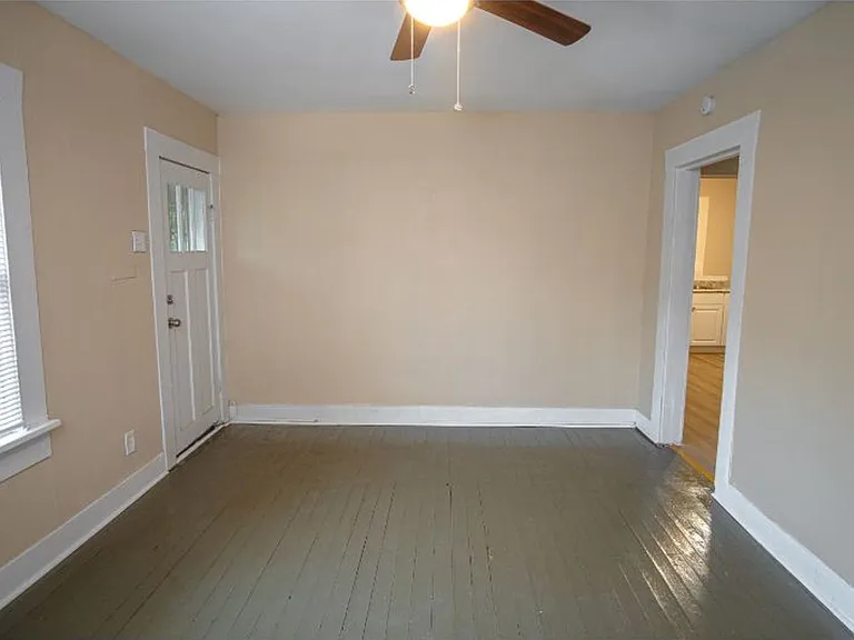 1323 Lamar — Photo 11