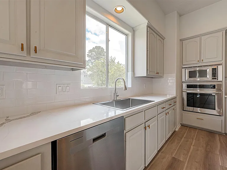 2150 Stacy Knl — Photo 23