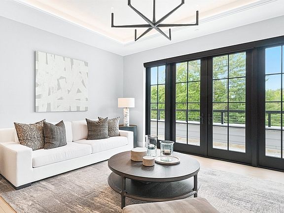 3rd image of 148 Weston Rd #304