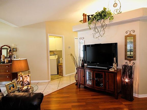 3rd image of 1418 Crazy Horse Dr