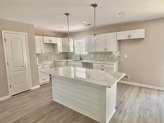 5th image of 116 Tall Spruce Dr