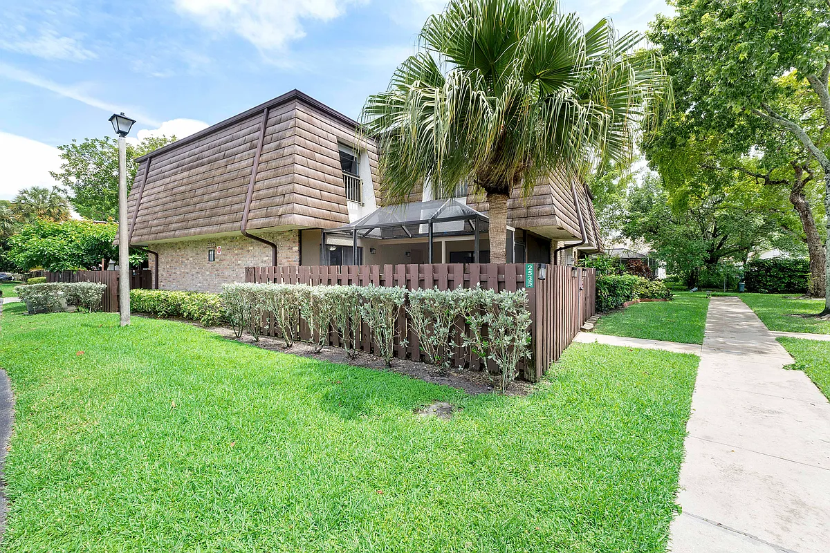 Building Photo - 2535 NW 99th Ave