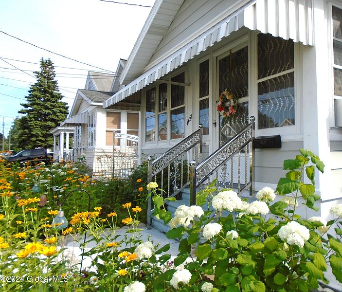 3rd image of 1422 Hawthorne Street