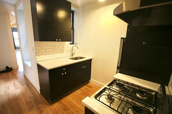 Rented by Delmark Realty LLC | media 24