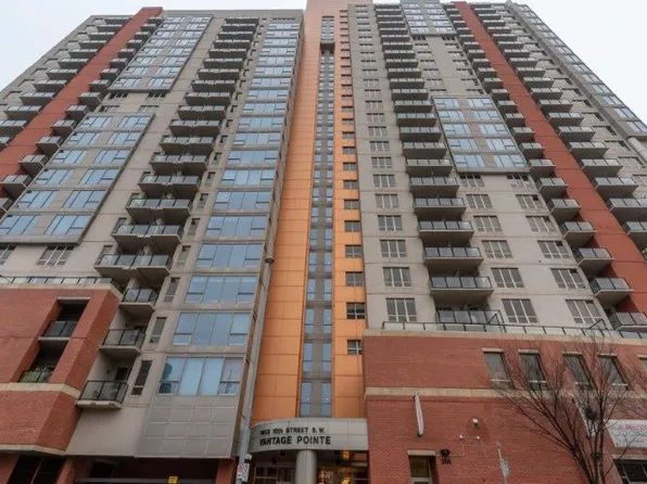 1053 10th St SW, Calgary, AB