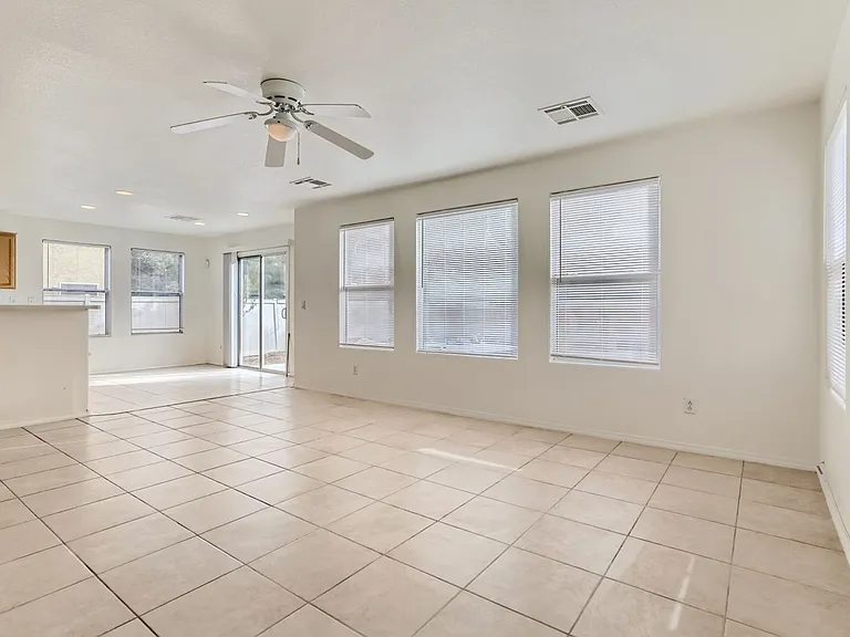 2537 Begonia Valley Ave — Photo 2