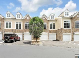 4 Sweeney Ct, Montvale, NJ 07645