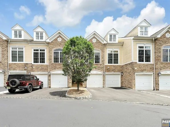 4 Sweeney Ct, Montvale, NJ 07645