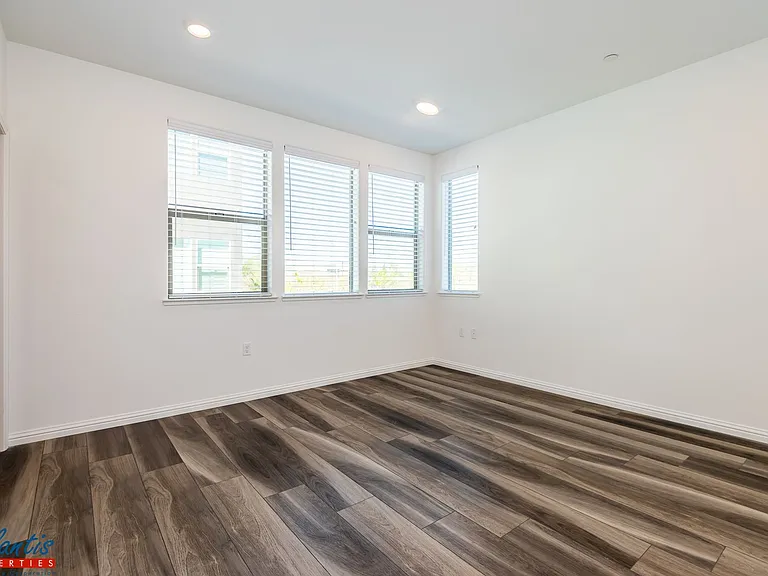 6818 Chroma Ct — Photo 7