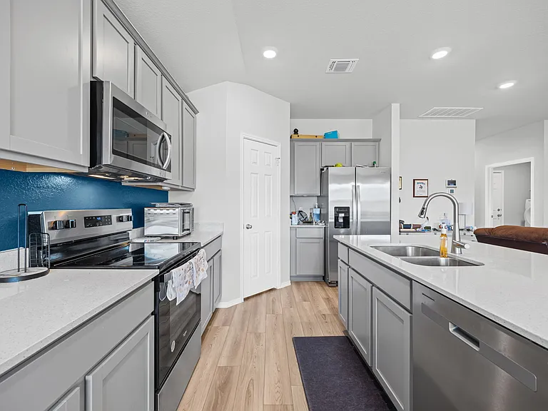 7203 Gilbert Dr — Photo 4