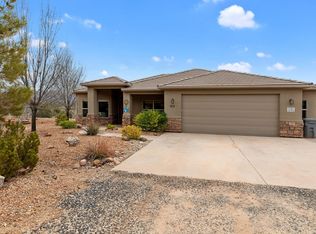 813 W Foothill Dr, Apple Valley, UT 84737