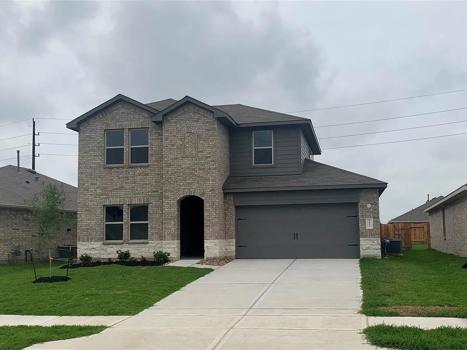 4 bed, 3.0 bath, 2294 sqft, $2,650 — Photo 1