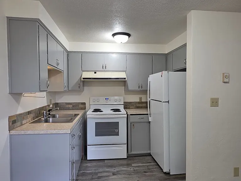 2785 Oak St — Photo 17