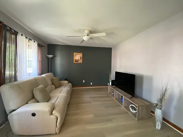 33551 Beechnut St — Photo 7