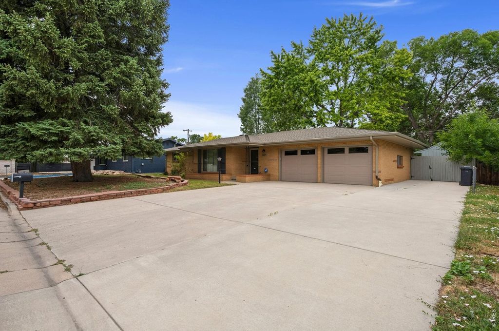 1607 Agate Ct