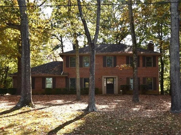 746 Oak Ter, Norcross, GA 30071