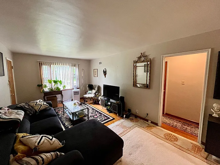 4286 N Wilson Dr — Photo 3