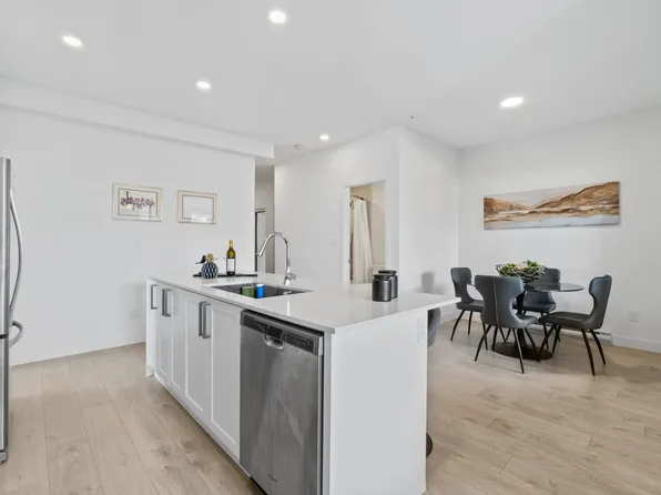 808 Gauthier Ave #301, Coquitlam, BC V3K 0H1