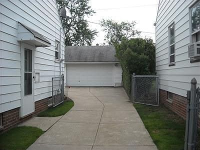 2nd image of 13734 Shady Oak Blvd