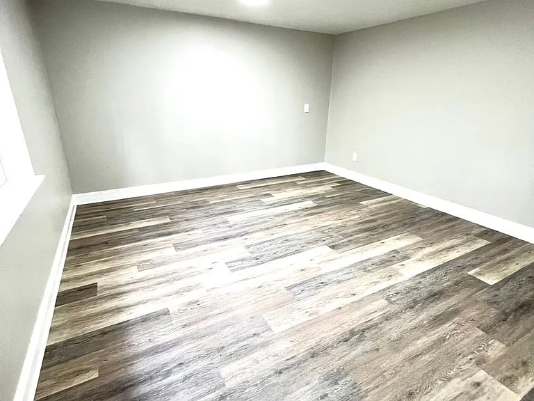 Whitfield Apartments — Photo 10