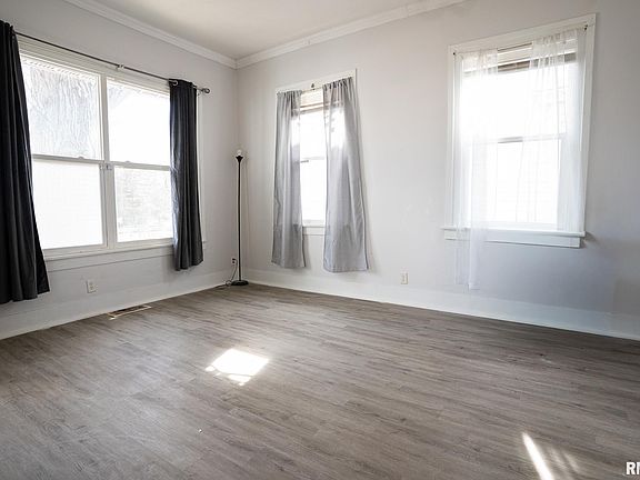 3rd image of 1059 N 6th St