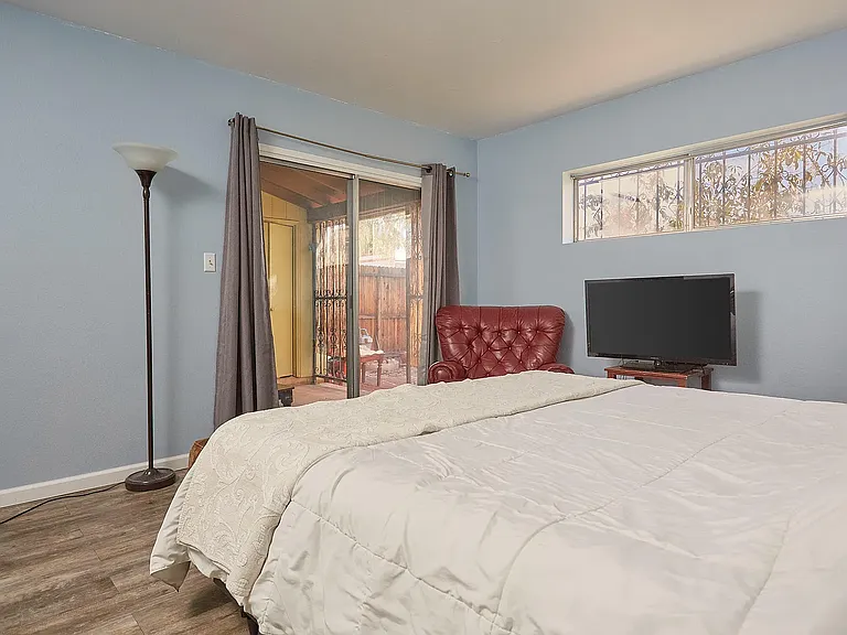 3906 N Stone Ave — Photo 10