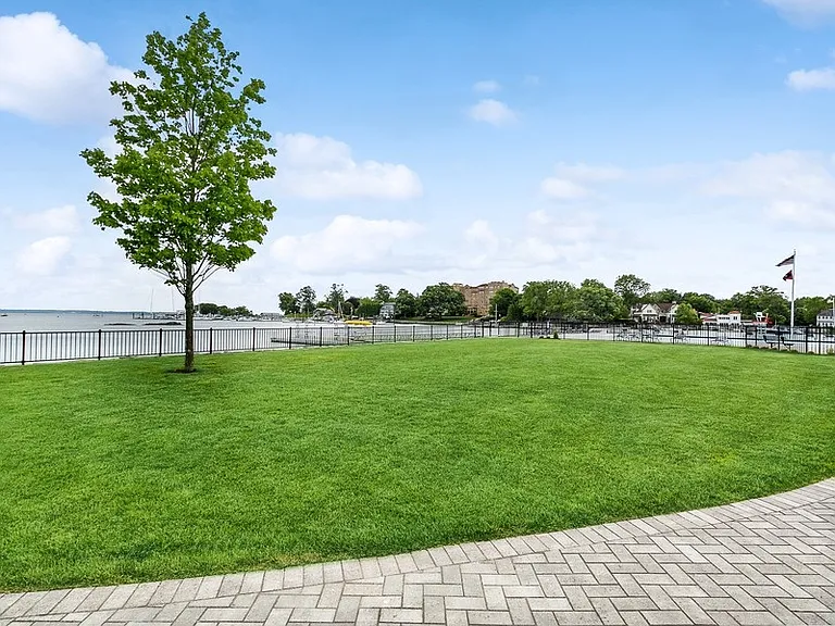 921 Shore Acres Dr — Photo 22