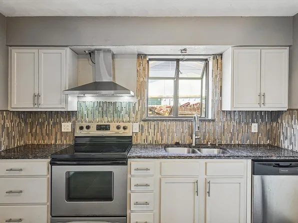 2304 Halifax Dr, Carrollton, TX 75006