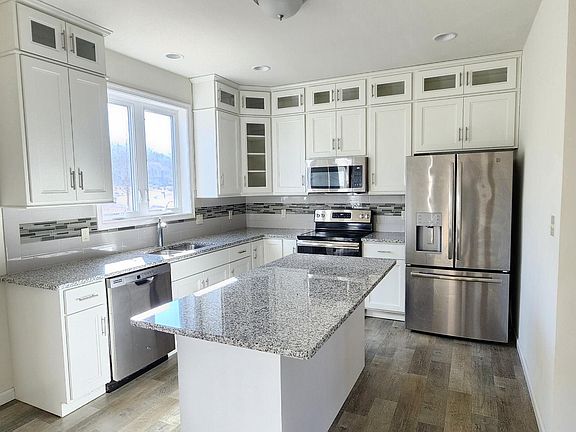3rd image of 347 Autumn Ln