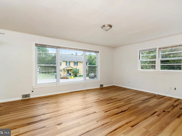 4 Pierson Pl #B — Photo 3